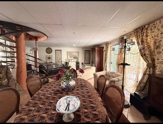 3 BEDROOM FREESTANDING FOR SALE IN SIGNAL HILL